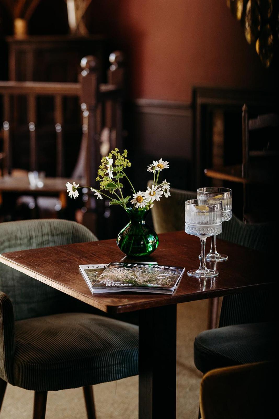 The Crown Inn Chiddingfold Exteriör bild