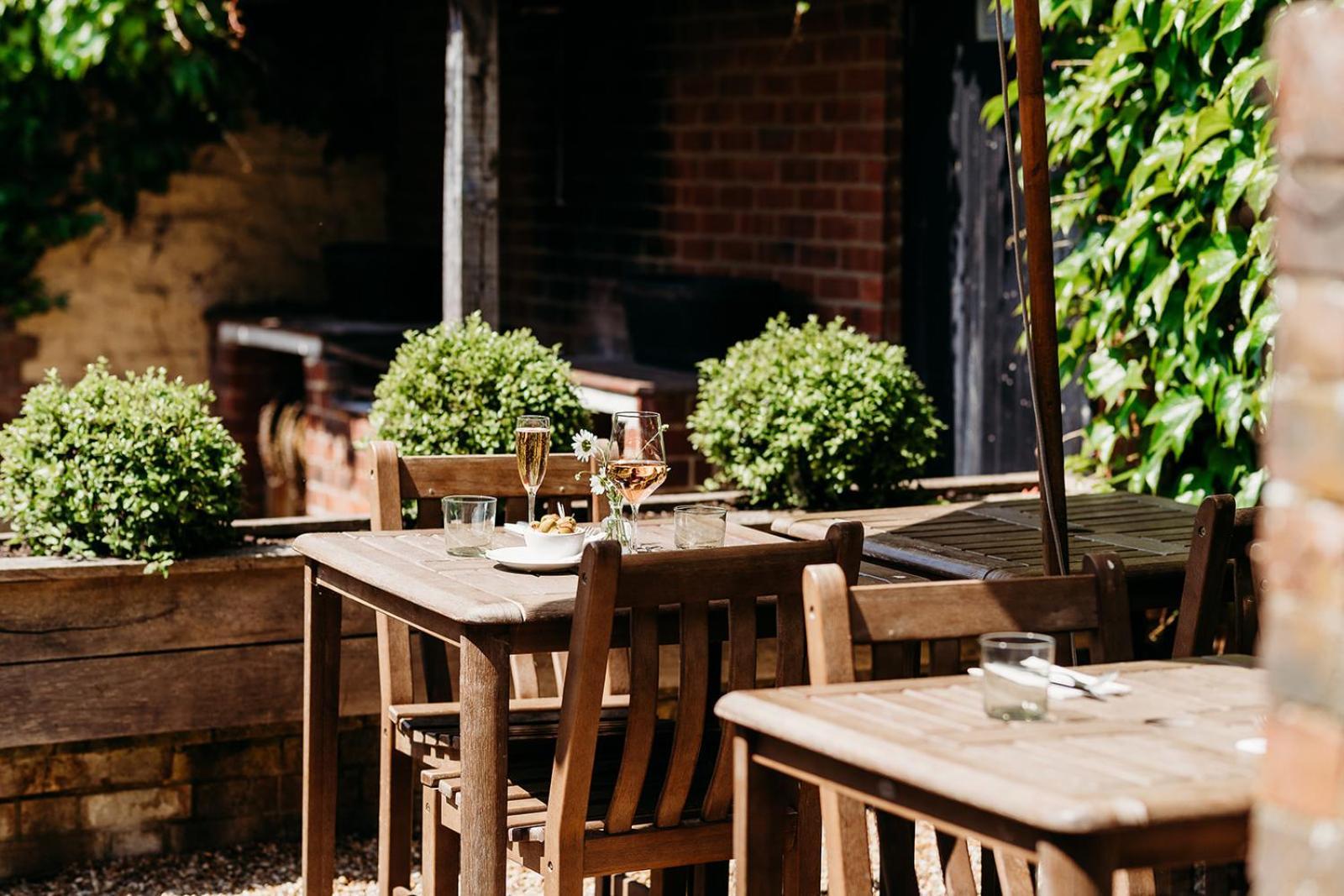 The Crown Inn Chiddingfold Exteriör bild