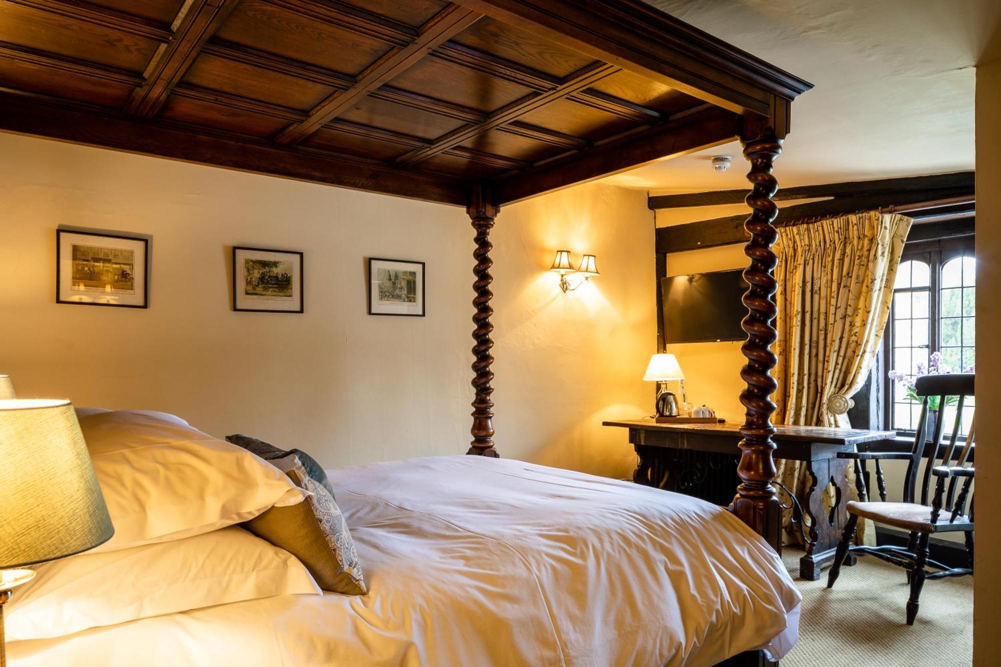The Crown Inn Chiddingfold Rum bild