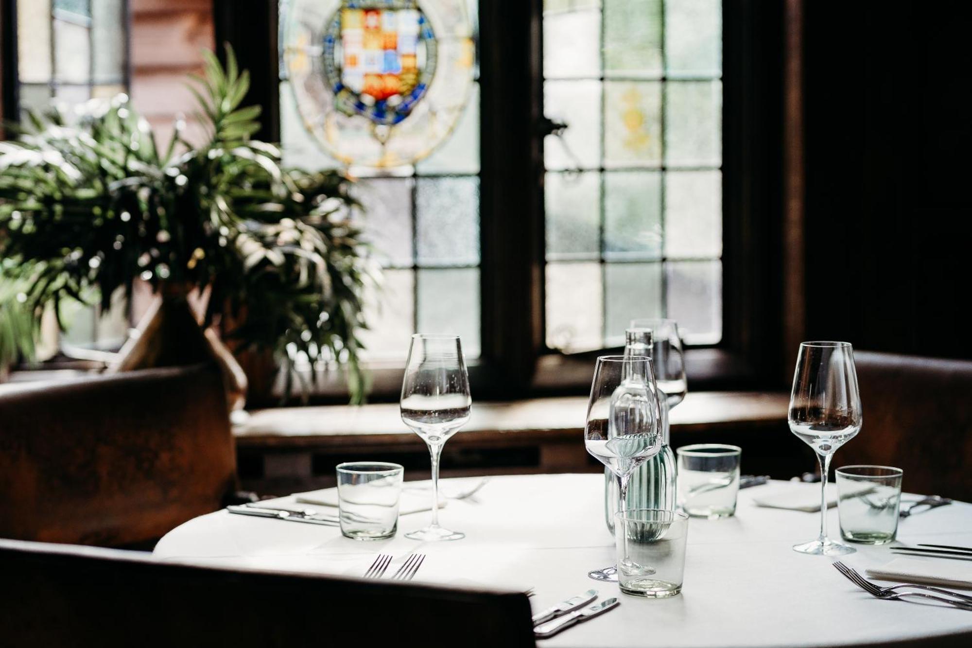 The Crown Inn Chiddingfold Exteriör bild